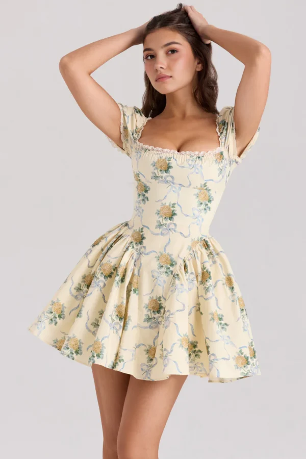 Kurzes Perlenkleid
